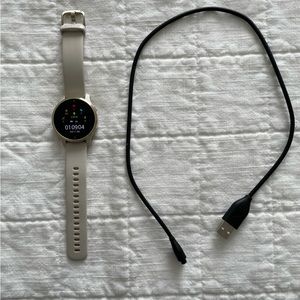 Garmin Venu 2S 40 mm Smartwatch in Light Gold